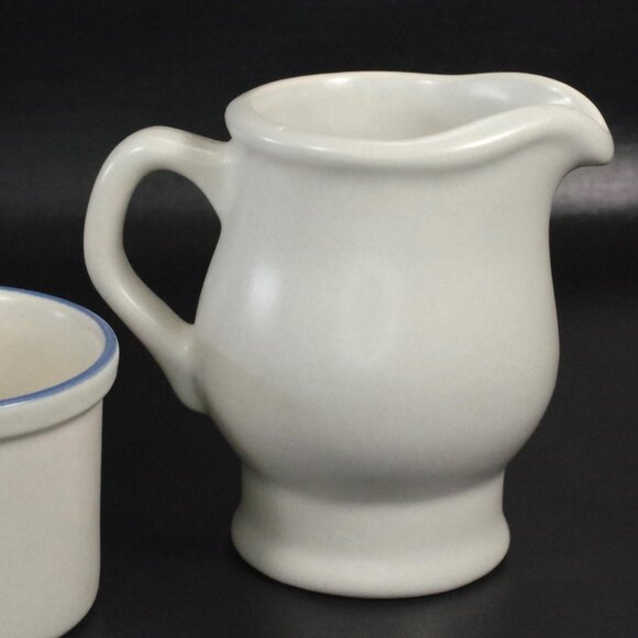 Vintage Pfaltzgraff Yorktowne Stoneware Creamer, White with Blue Floral - Picture 2 of 4